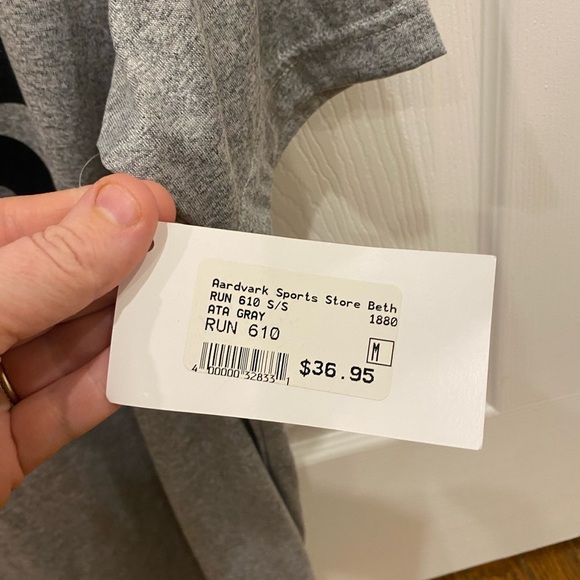 Run 610 Aardvark Sports Shop T-shirt - Picture 3 of 4